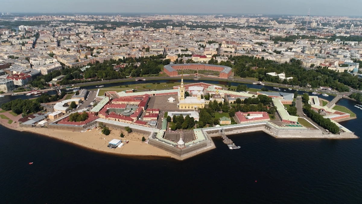 Вертолетам до конца года запретили взлет и посадку у Петропавловской крепости - tvspb.ru