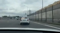 Колени вместо автокресла: петербургские автоинспекторы нашли героя вирусного видео