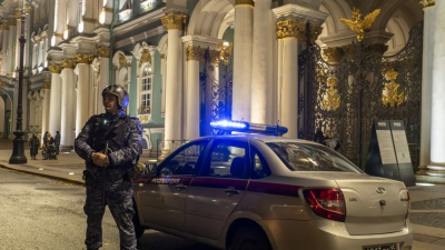 В Эрмитаже посетитель прорвался к императорскому трону и сел на него: мужчину задержала Росгвардия