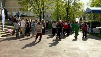 «Душа поёт»: в Петербурге открыли второй сезон городских танцевальных веранд