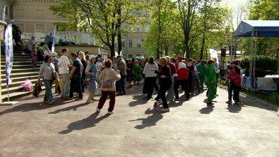 «Душа поёт»: в Петербурге открыли второй сезон городских танцевальных веранд
