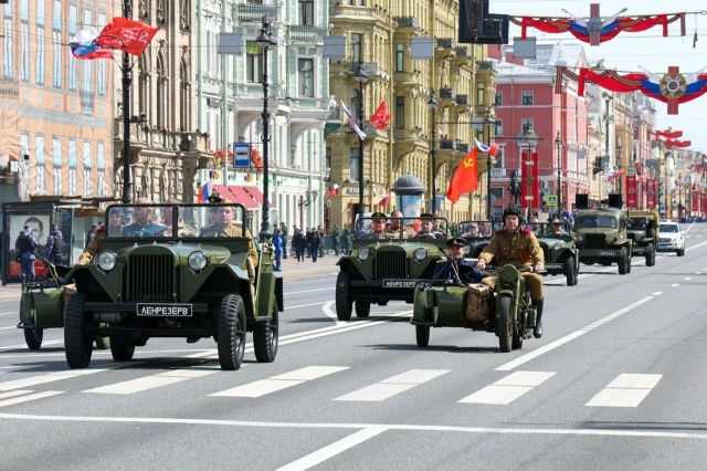 «Бессмертный полк» в Петербурге собрал более 100 тысяч человек - tvspb.ru