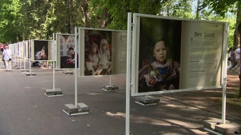 В Приморском парке Победы представили сказочные фотоистории детей с особенностями развития