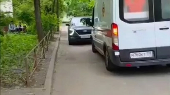 Водителя, заблокировавшего скорую помощь в Петербурге, привлекли к ответственности