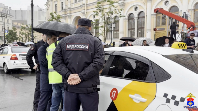 На Московском вокзале прошел рейд против таксистов без документов