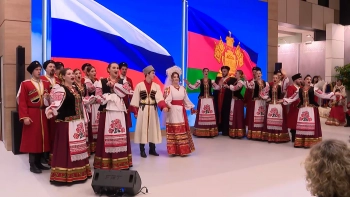 «Петербург — свадебная столица»: на полях ПМЮФ-2026 провели кубанскую свадьбу