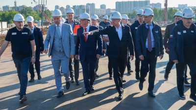 Губернатор Александр Беглов и глава ВТБ Андрей Костин стали первыми пешеходами на Большом Смоленском мосту