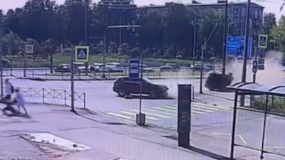 Иномарка перевернулась после ДТП в Невском районе