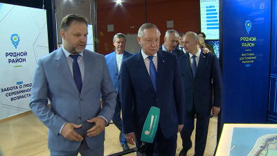 В Доме молодежи на Богатырском проспекте открыли выставку достижений Приморского района