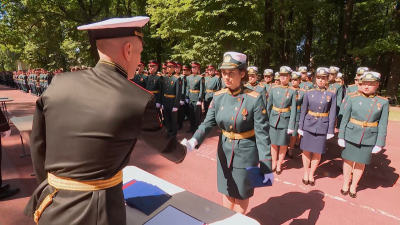 Более 1000 военных медиков получили дипломы об окончании обучения на историческом плацу Военно-медицинской академии имени Кирова