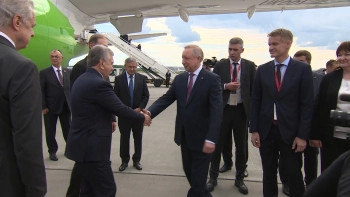 Александр Беглов встретил в аэропорту Президента Узбекистана Шавката Мирзиёева, прибывшего на ПМЭФ-2026