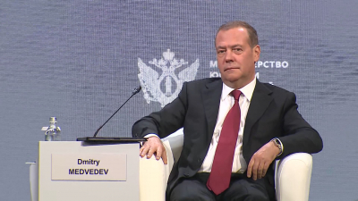 «Истинная сила права — не в защите привилегий»: Дмитрий Медведев выступил на ПМЮФ-2026 в Петербурге