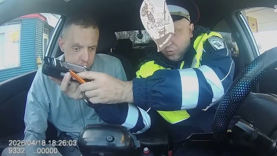 «Подсыпали друзья или было в лекарствах?»: петербуржца оштрафовали на 45 тысяч рублей и лишили прав за езду под наркотиками