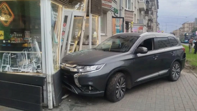 Водитель, въехавший в кофейный киоск у «Новочеркасской», пытался скрыться