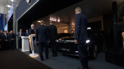 326 «лошадей» и разгон за секунды: на ПМЭФ-2026 впервые показали автомобиль Senat 900