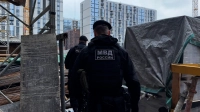 Полиция проверила мигрантов на стройке в Калининском районе