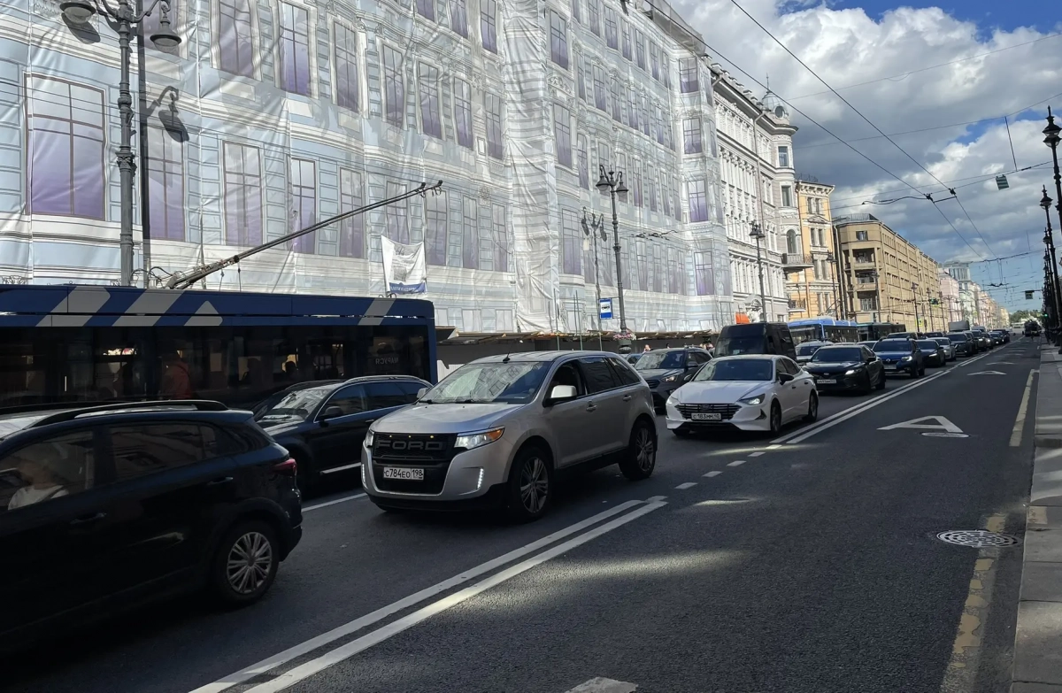 Центр Петербурга покраснел: 24 июня десятки улиц и мостов встали в пробках - tvspb.ru