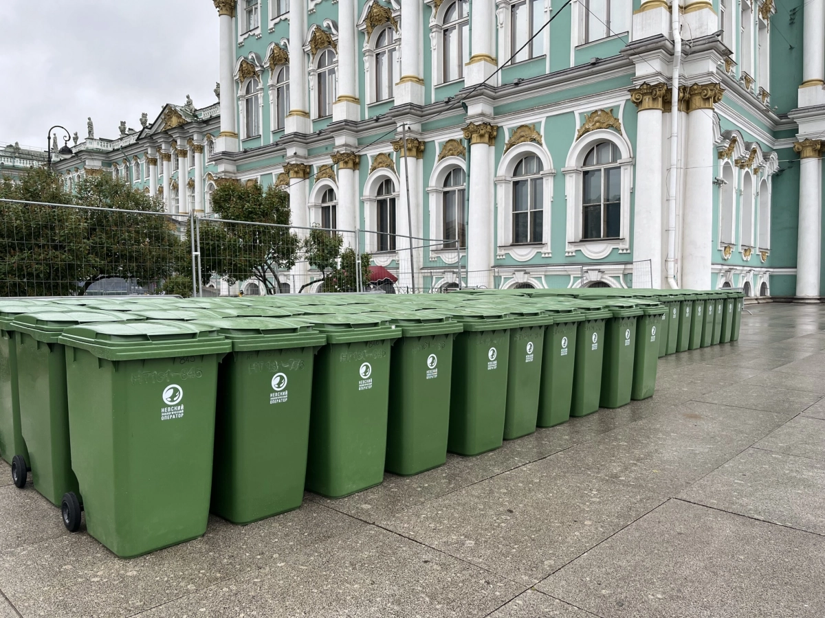 После «Алых парусов» из центра Петербурга вывезли почти 10 тонн мусора - tvspb.ru