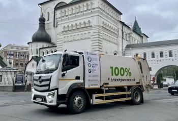 Первые электрические мусоровозы вышли на улицы Петербурга