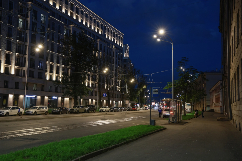 В Петербурге обе стороны Сызранской улицы получили новейшее двустороннее освещение - tvspb.ru