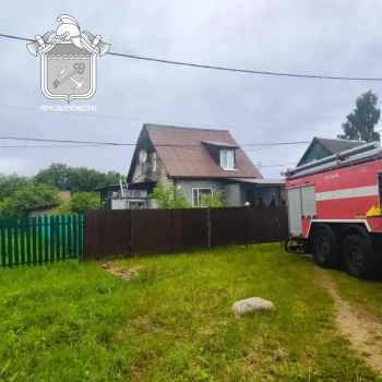 В Ленобласти из горящего дома спасли трех человек