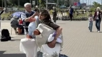 В Петербурге полиция пресекла незаконную торговлю у двух станций метро, изъяв товаров на 200 тысяч рублей