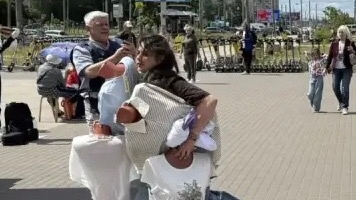 В Петербурге полиция пресекла незаконную торговлю у двух станций метро, изъяв товаров на 200 тысяч рублей
