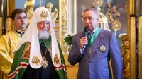 В день святых апостолов Петра и Павла Александр Беглов вместе с православными верующими Петербурга посетил проведённую Патриархом Кириллом литургию в Петропавловском соборе