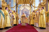 В день святых апостолов Петра и Павла Александр Беглов вместе с православными верующими Петербурга посетил проведённую Патриархом Кириллом литургию в Петропавловском соборе