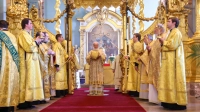 В день святых апостолов Петра и Павла Александр Беглов вместе с православными верующими Петербурга посетил проведённую Патриархом Кириллом литургию в Петропавловском соборе