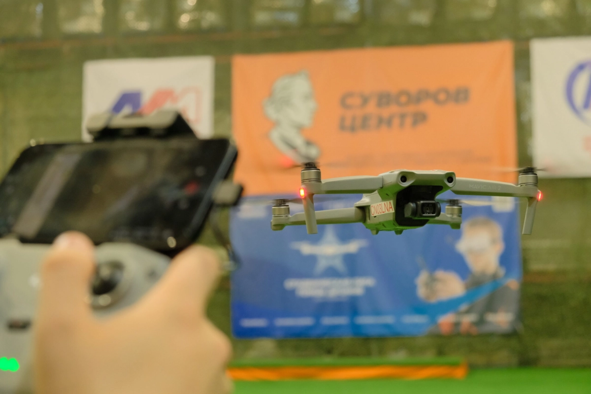 В Петербурге проходят две гонки дронов – на «Петровском» и в Суворов Центре - tvspb.ru