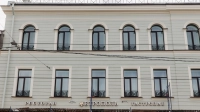 На Садовой, 22/2 во время ремонта фасада дома нашли элементы декора XIX века