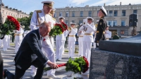 В День Военно-Морского Флота Александр Беглов и Александр Моисеев возложили цветы к Медному всаднику и памятнику адмиралу Ушакову