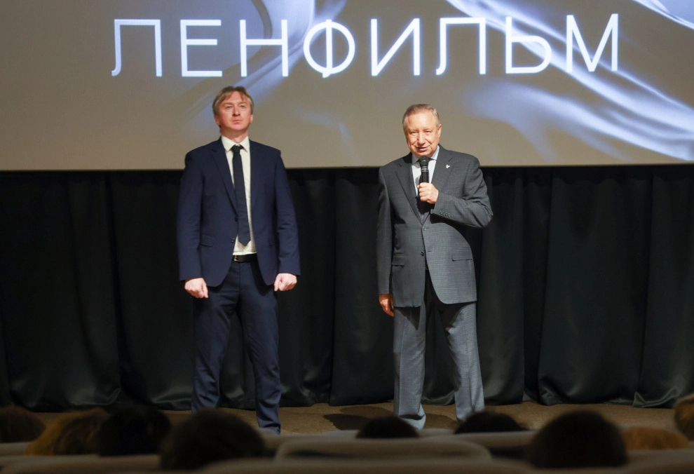 Александр Беглов представил коллективу киностудии «Ленфильм» нового генерального директора Дмитрия Давиденко - tvspb.ru