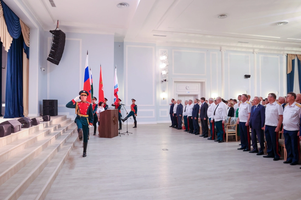 Александр Беглов поздравил сотрудников органов следствия с профессиональным праздником - tvspb.ru
