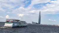 В акватории Финского залива прошел морской крестный ход в честь Собора двенадцати апостолов