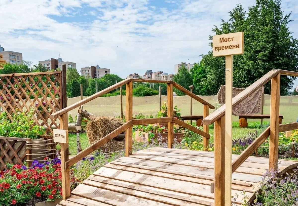 Трактор, танк и аптекарский огород: в Петербурге открылось пространство «Деревня» - tvspb.ru