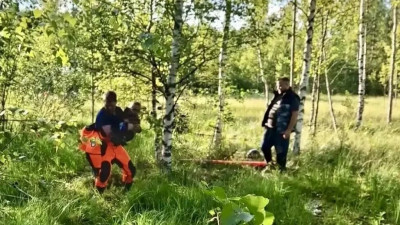 Под Петербургом спасли мужчину и ребёнка, застрявших на квадроцикле в болоте