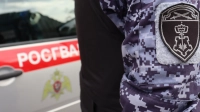В фудхолле на Васильевском острове мужчина разбил тарелку об голову знакомого