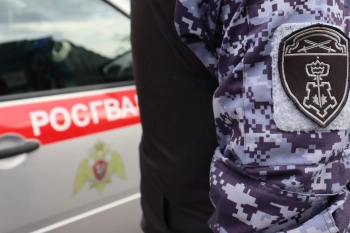 В Тихвине росгвардейцы задержали мужчину, проникшего в пункт выдачи заказов