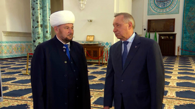 Александр Беглов поблагодарил прихожан Соборной мечети за поддержку бойцов СВО