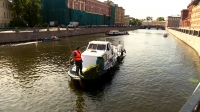 В Петербурге продолжают выкашивать водную растительность 