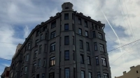 Завершен капремонт фасада доходного дома Брадучана в Петроградском районе