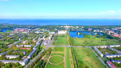 Александр Беглов поздравил петербуржцев с 321-й годовщиной основания Петергофа