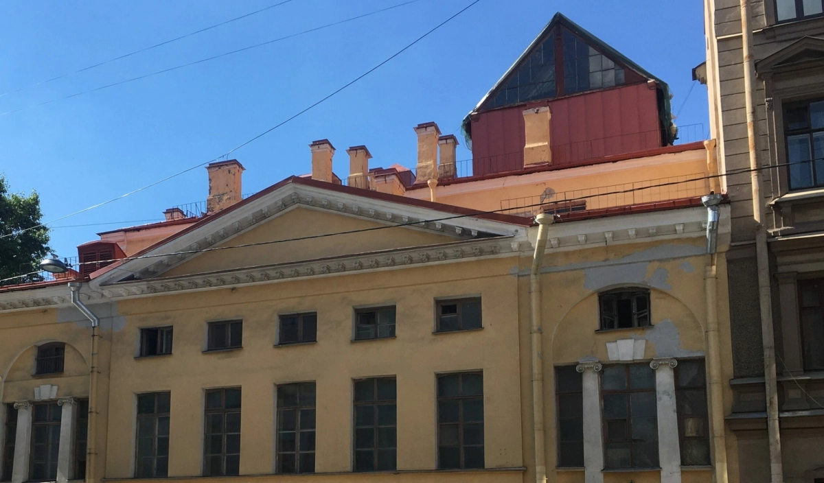 Реставраторы восстановили световой фонарь в усадьбе Демидовых на Мойке - tvspb.ru