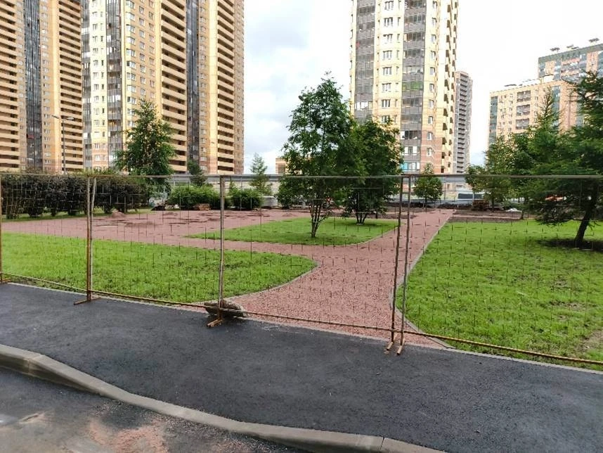 Более 30 дворов в Петербурге преобразились с начала сезона благоустройства - tvspb.ru