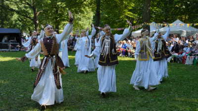 Ысыах в Петербурге: главный праздник народа саха отметили в Сампсониевском саду