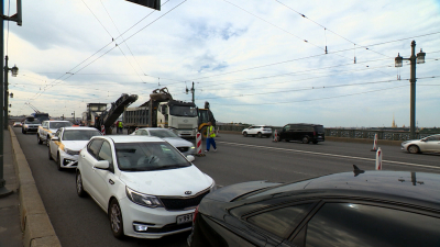 Литейный мост уходит на реконструкцию до середины августа – заменят 11,5 тысяч квадратных метров асфальта