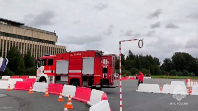 Отборочный этап соревнований на пожарных автомобилях «Трасса-01» стартовал в Петербурге