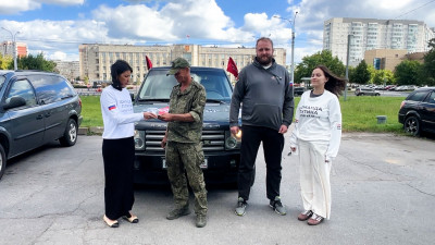 Петербургские активисты «Народного фронта» передал в зону СВО автомобиль